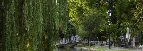 Bourton-on-the-water görünümü, Cotswolds bir vilage — Stok fotoğraf