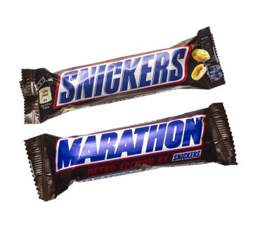 Swindon, Uk - 29 Eylül 2016: Sarı desenli arka planda Snickers ve Maraton çikolataları