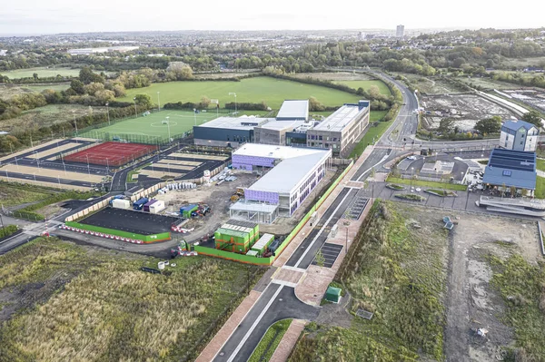 Vista aérea da nova construção da Escola Deanery em Wichelstowe em Swindon . — Fotografia de Stock