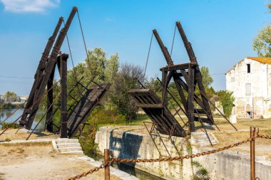 Vincent van Gogh köprüsü Arles yakınlarında, Provence, Fransa