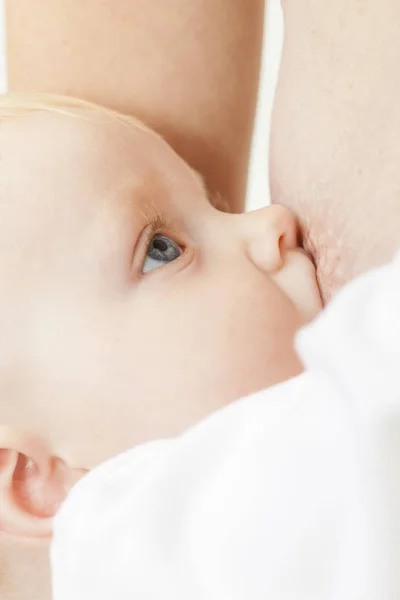 Detalhe Mãe Amamentando Seu Bebê — Fotografia de Stock