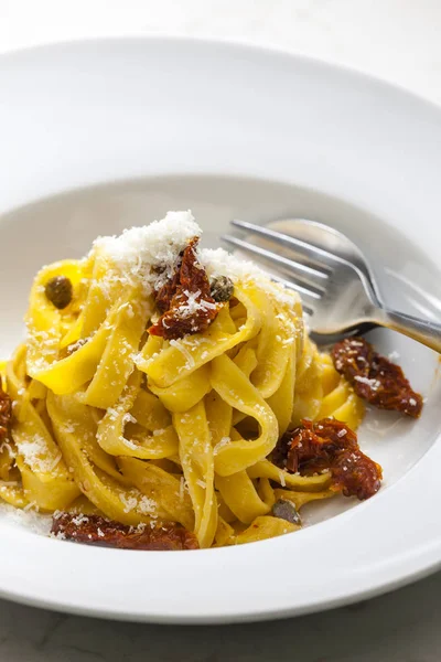 Pasta met gedroogde tomaten — Stockfoto