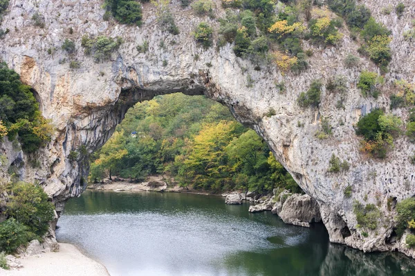 Pont d 'Arc z rzeką Ardeche, Francja — Zdjęcie stockowe