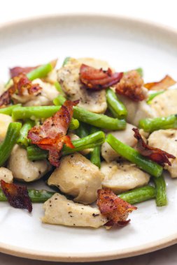 yeşil fasulye ve pastırma ile tavuk eti