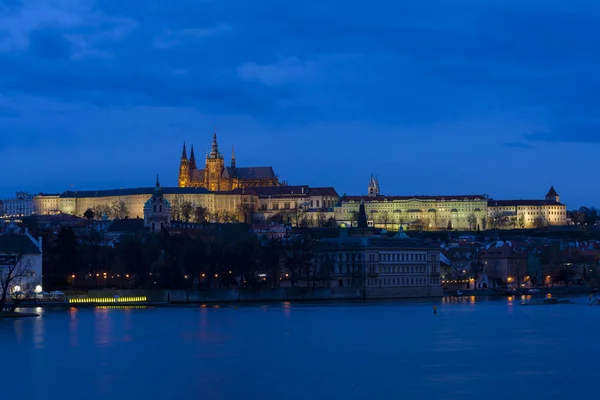 Château de Prague avec pont Charles, Prague, République tchèque — Photo