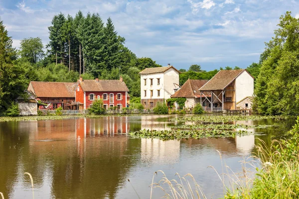 Młyn wodny, Burgundia, Francja — Zdjęcie stockowe