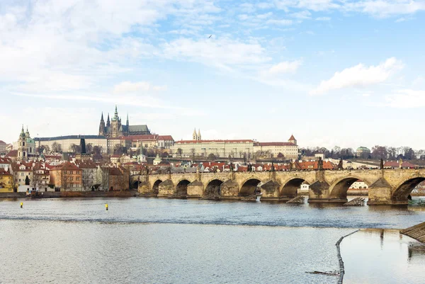 Hradcany com ponte Charles, Praga, República Checa — Fotografia de Stock