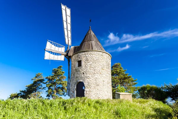 Molino de viento Montfuron, Provenza, Francia —  Fotos de Stock