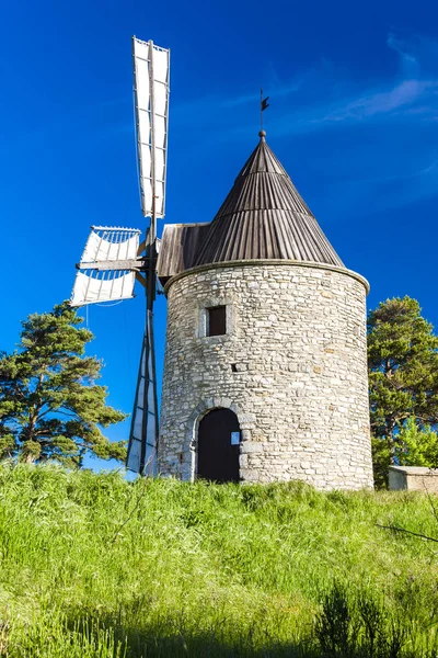 Moinho de vento Montfuron, Provence, França — Fotografia de Stock