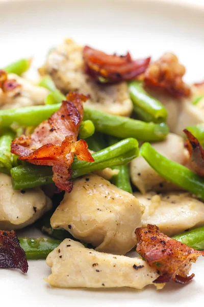 Chicken meat with green beans and bacon — Stock Photo, Image