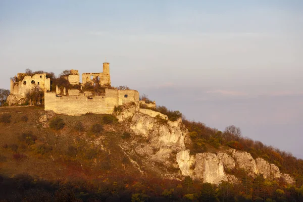 Zamek Falkenstein jesienią, Austria — Zdjęcie stockowe