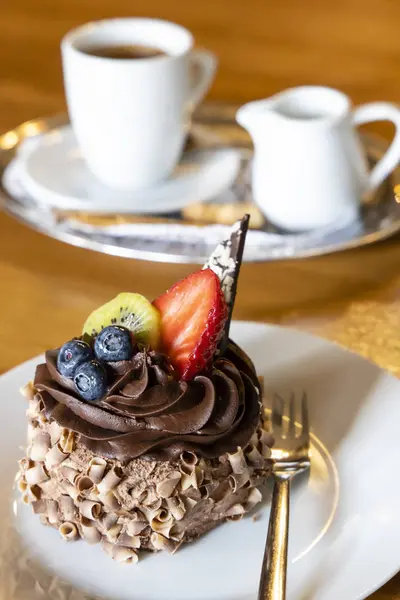 Schokoladenfrucht-Dessert — Stockfoto