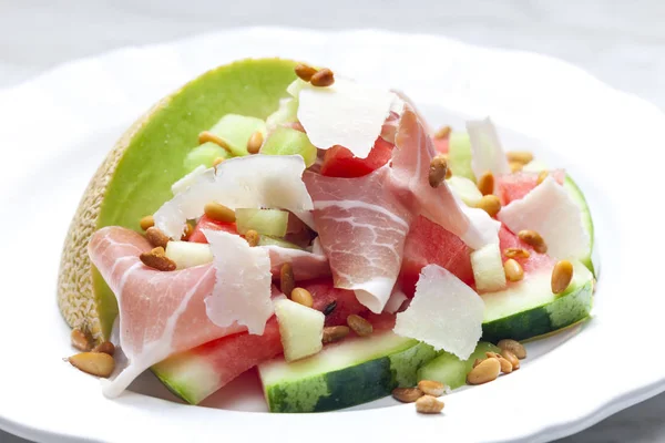 Ensalada con melón de galia — Foto de Stock