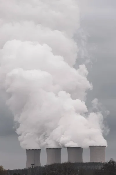 Camino di fumo, centrale elettrica — Foto Stock