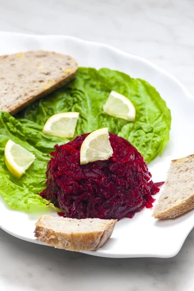 Ainda vida de salada de beterraba fresca — Fotografia de Stock