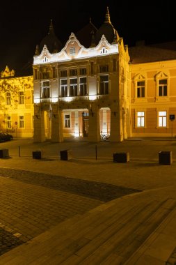 Szekszard meydanının gece görünümü, Macaristan