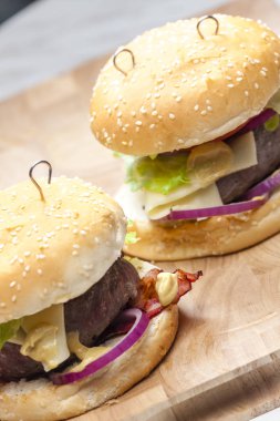 peynir li sığır burger natürmort