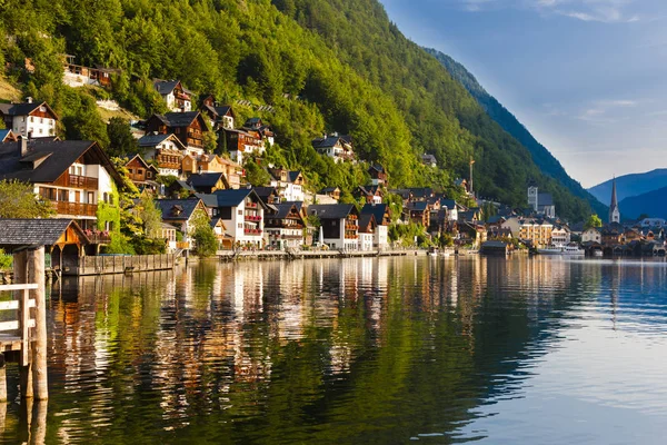 Hallstatt, bergdorp in Oostenrijkse Alpen, Oostenrijk — Stockfoto