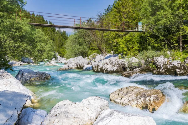 ソカ川のロープ橋、トリグラフスキー国立公園、スロベニア — ストック写真