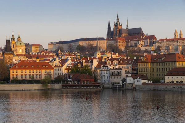 Panorama da Hradcany ao nascer do sol, República Checa — Fotografia de Stock