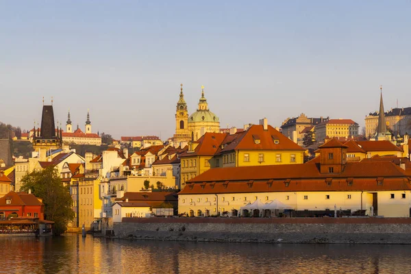 Panorama Hradcany při východu slunce, Česká republika — Stock fotografie