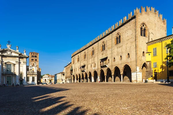 Vecchia piazza a Mantova, Italia — Foto Stock