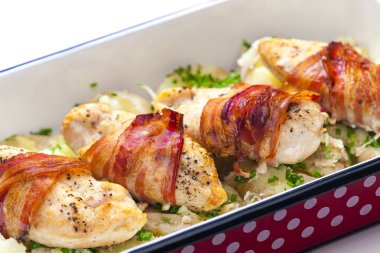 pastırma ile kümes hayvanları roulade natürmort