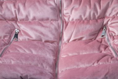 Pembe Yang kızının şık ceketi.