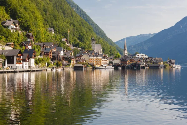 Hallstatt, bergdorp in Oostenrijkse Alpen, Oostenrijk — Stockfoto