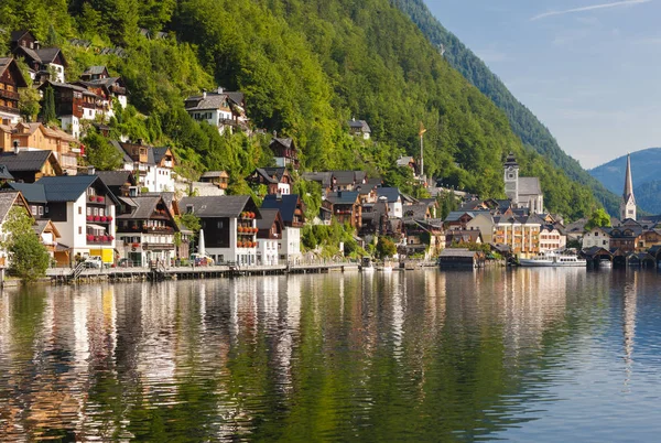 Hallstatt, horská vesnice v rakouských Alpách, Rakousko — Stock fotografie