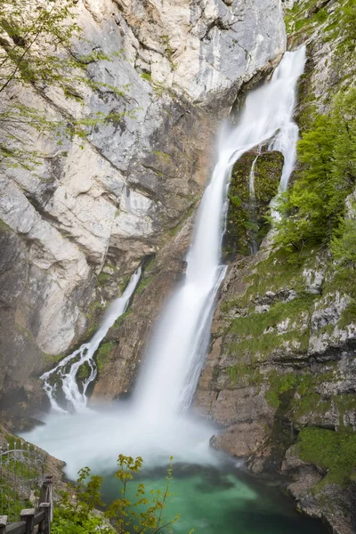 Водоспад Савиця в національному парку Триглавський, Словенія. — стокове фото