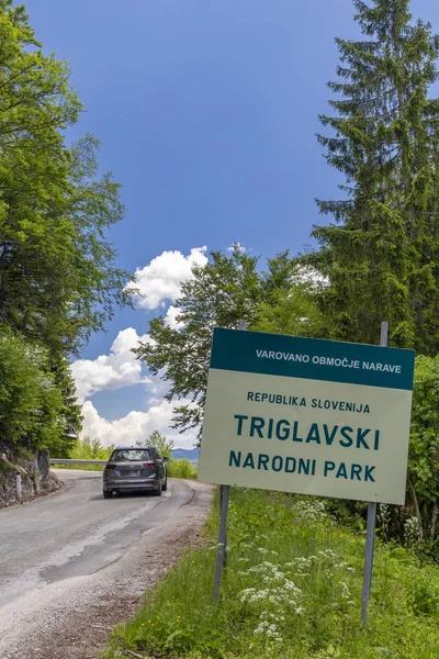 Bohinj gölü yakınlarındaki milli parka giriş, Slovenya — Stok fotoğraf