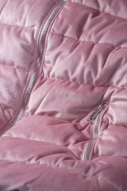 Pembe Yang kızının şık ceketi.