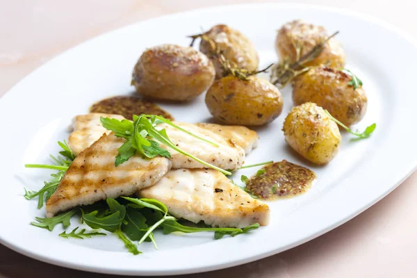 Still lifegrilled cod with potatoes — Stock Photo, Image