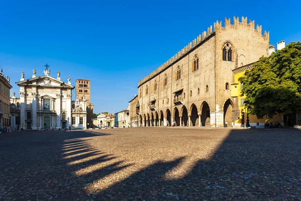 Old square in Mantova, Italy — Stock Photo, Image