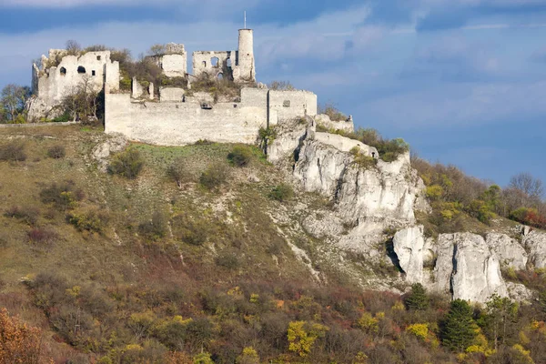 Castello di Falkenstein in autunno, Austria — Foto Stock