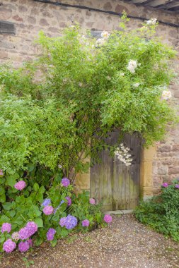 Orta dağlar eski Fransız köyü