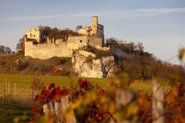 Sonbaharda Falkenstein Şatosu, Avusturya