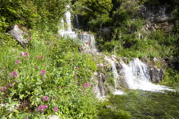 Vodopád u Grasse, Provence, Francie — Stock fotografie