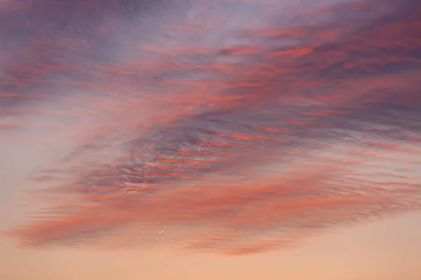 Wolken tijdens zonsondergang in de Tsjechische reputatie — Stockfoto