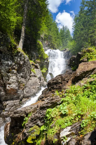 Waterval Riesachfalle bij Dachstein, Alpen, Oostenrijk — Stockfoto