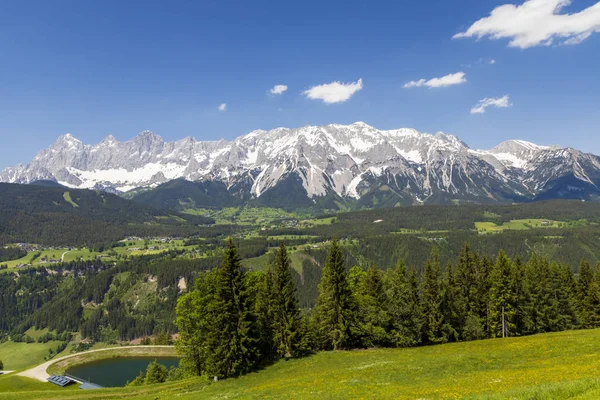 Dachstein a krajina poblíž Schladming, Rakousko — Stock fotografie