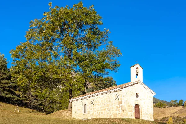 Chapel in autumn landscape,  Provence, France — Stock Photo, Image