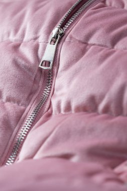 Pembe Yang kızının şık ceketi.