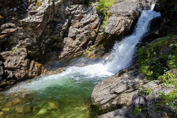 Cachoeira Riesachfalle perto de Dachstein, Alpes, Áustria — Fotografia de Stock