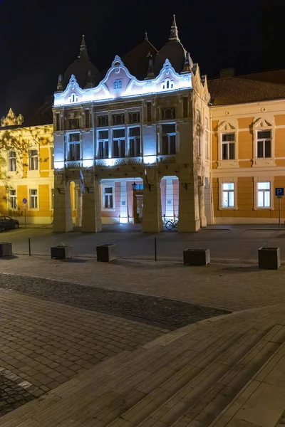 Night view of the square in Szekszard, Hungary — Stock Photo, Image