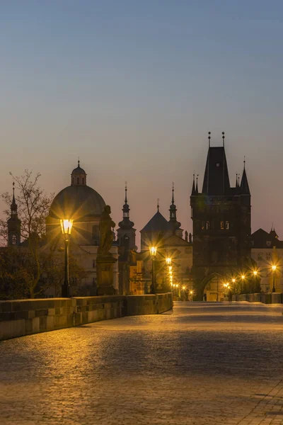 Karlsbrücke bei Sonnenaufgang, Prag, Tschechische Republik — Stockfoto