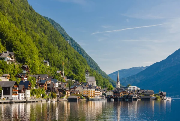Hallstatt, aldeia de montanha em Alpes austríacos, Áustria — Fotografia de Stock