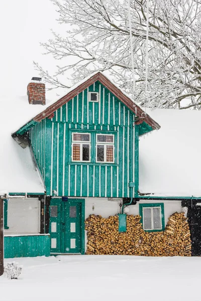 Cottage in winter, Orlicke mountains, Czech Republic — Stock Photo, Image