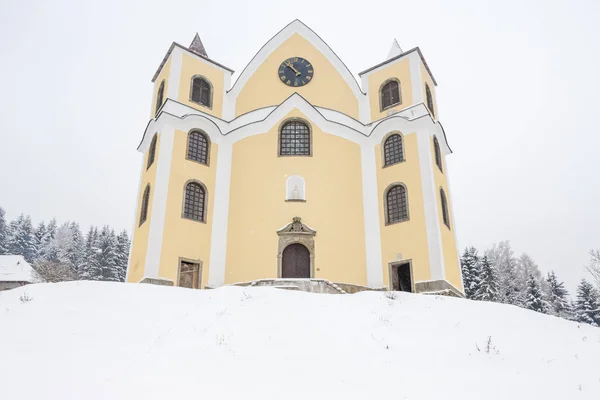 Kyrkan i Neratov, Orlickefjällen, Tjeckien — Stockfoto
